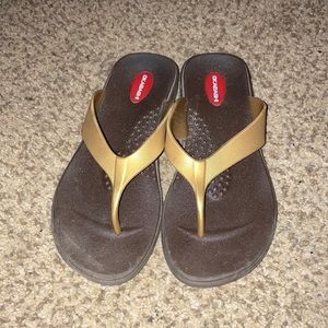 Okabashi flip flops ML! Women’s gold